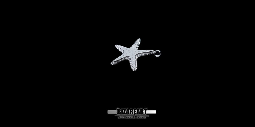Side profile of the silver starfish pendant emphasizing the secure, heavy-duty hanger and the substantial 4.3g thickness of the high-quality metal.
