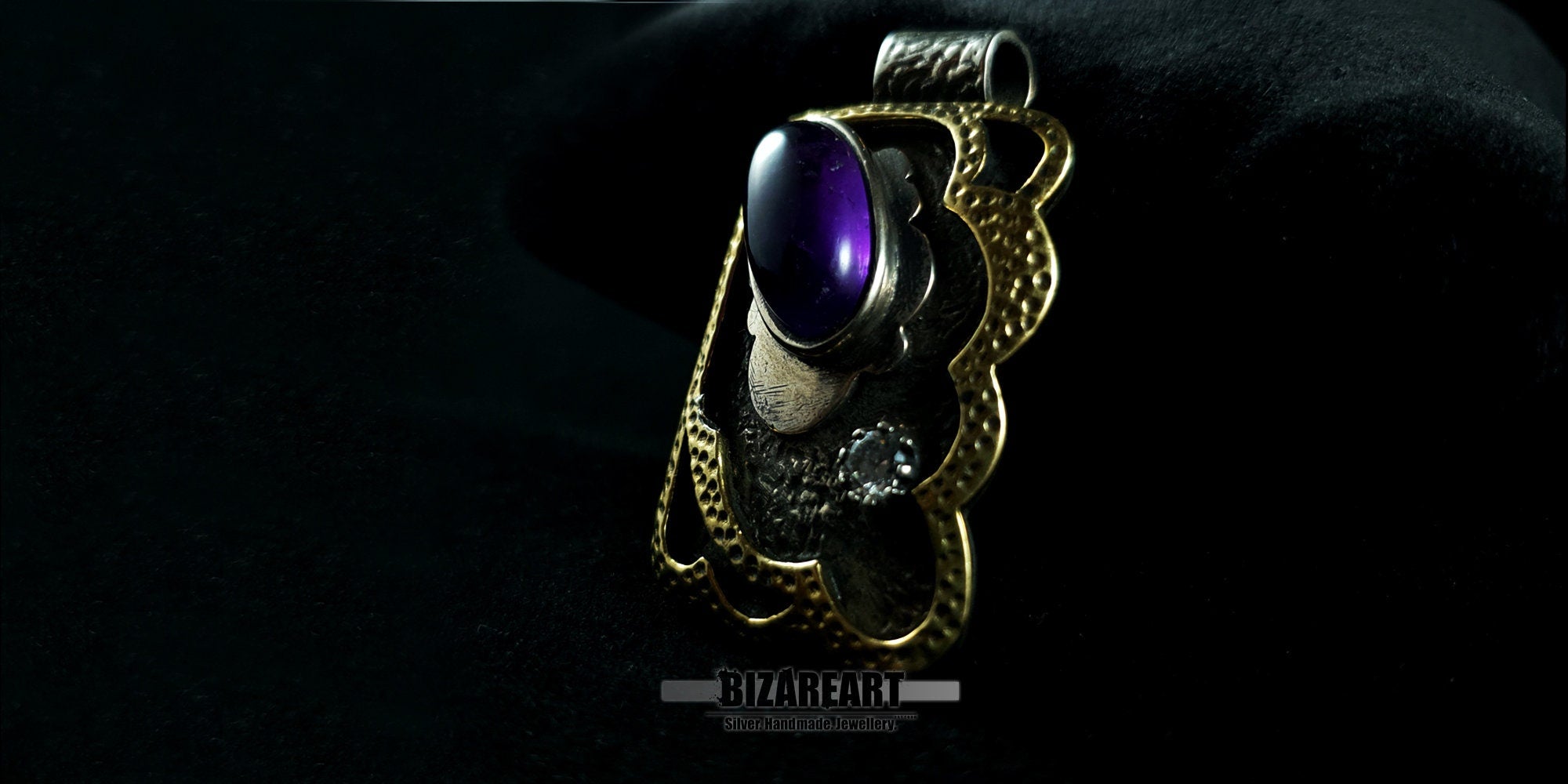 Side view of the 15g Bizareart silver pendant showcasing the sculptural depth of the granulation technique and the raised profile of the purple Amethyst gemstone.
