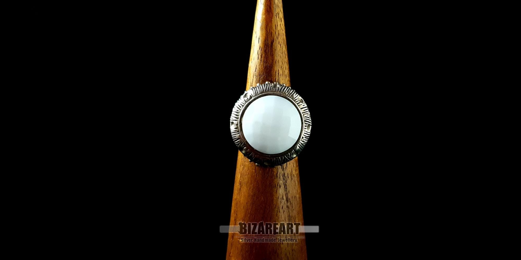 Bague Dôme en Argent Sterling Agate Blanche, Gothique Vintage Statement