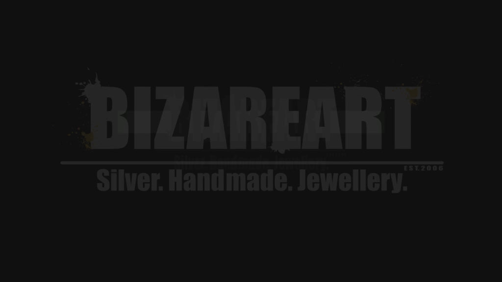 Video showing the light reflection through the open-back setting of the BIZAREART ruby pendant.